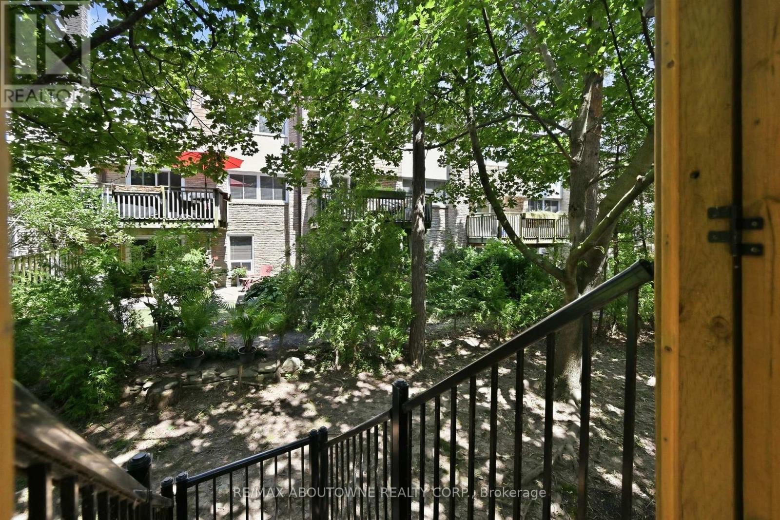 












25 SOUTHWIND TERRACE

,
Oakville (BR Bronte),




Ontario
L6L6K6

