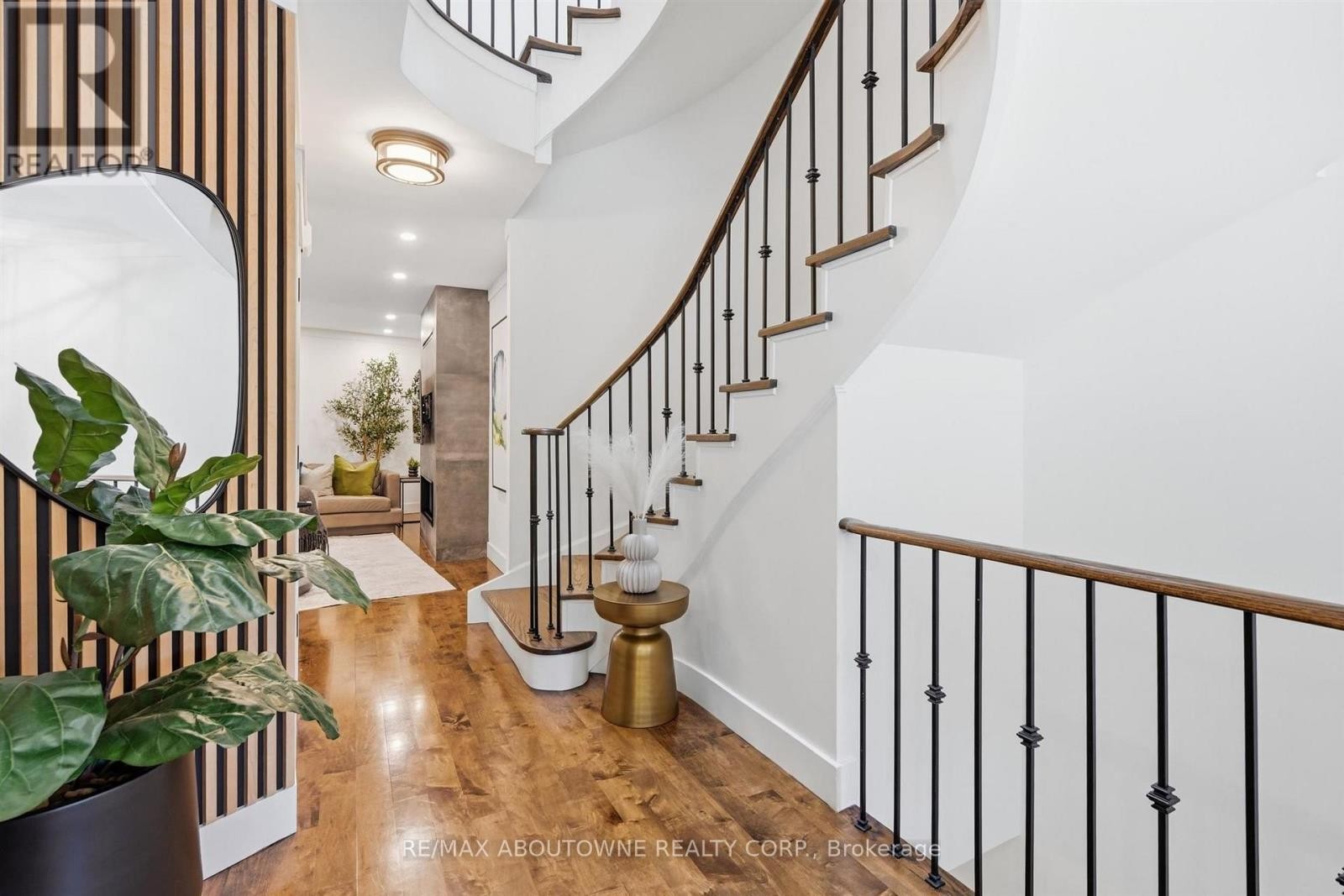 












25 SOUTHWIND TERRACE

,
Oakville (BR Bronte),




Ontario
L6L6K6

