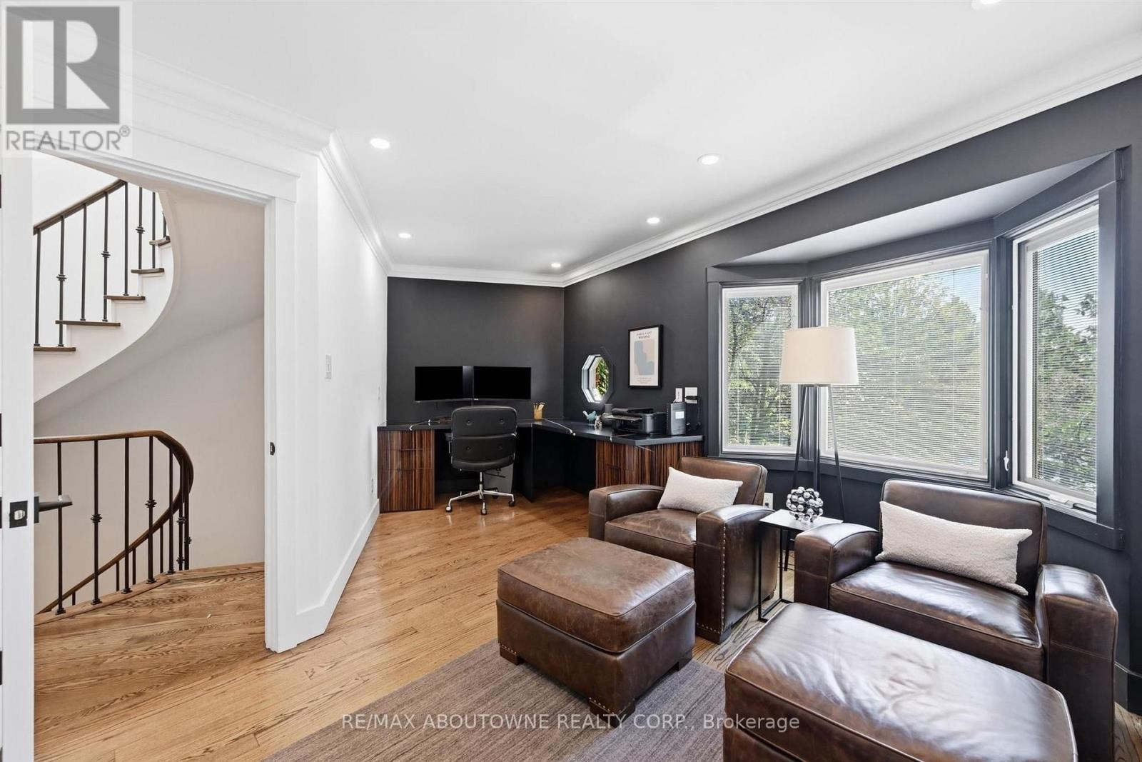 












25 SOUTHWIND TERRACE

,
Oakville (BR Bronte),




Ontario
L6L6K6

