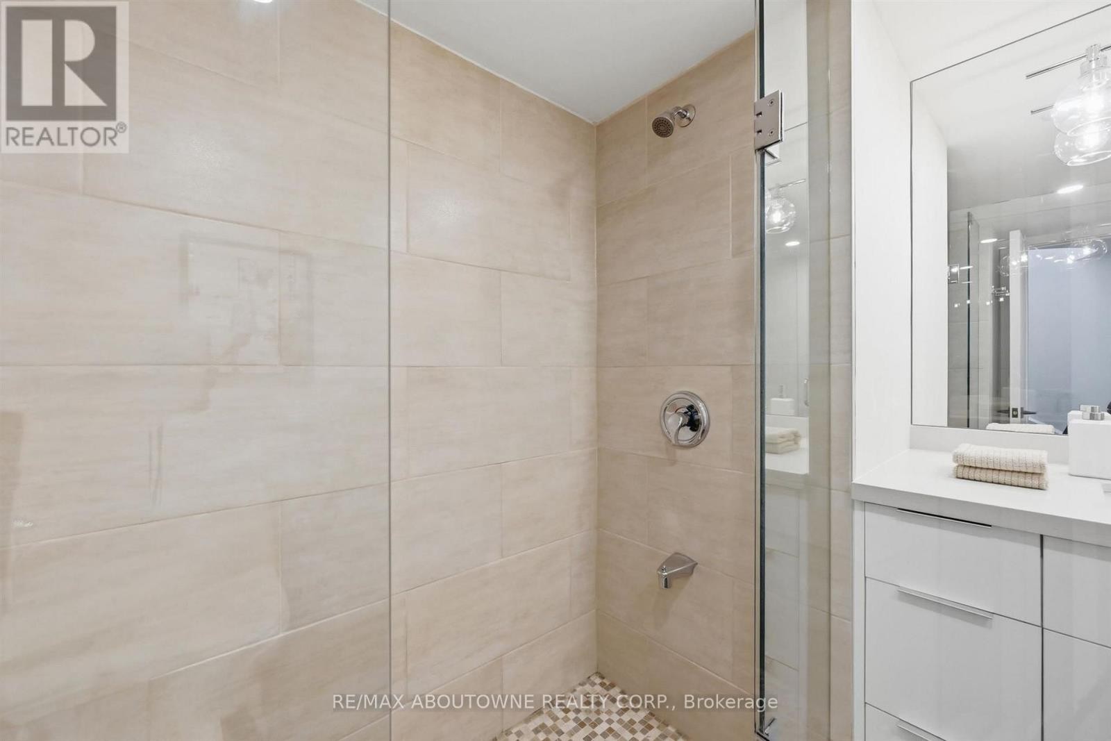 












25 SOUTHWIND TERRACE

,
Oakville (BR Bronte),




Ontario
L6L6K6

