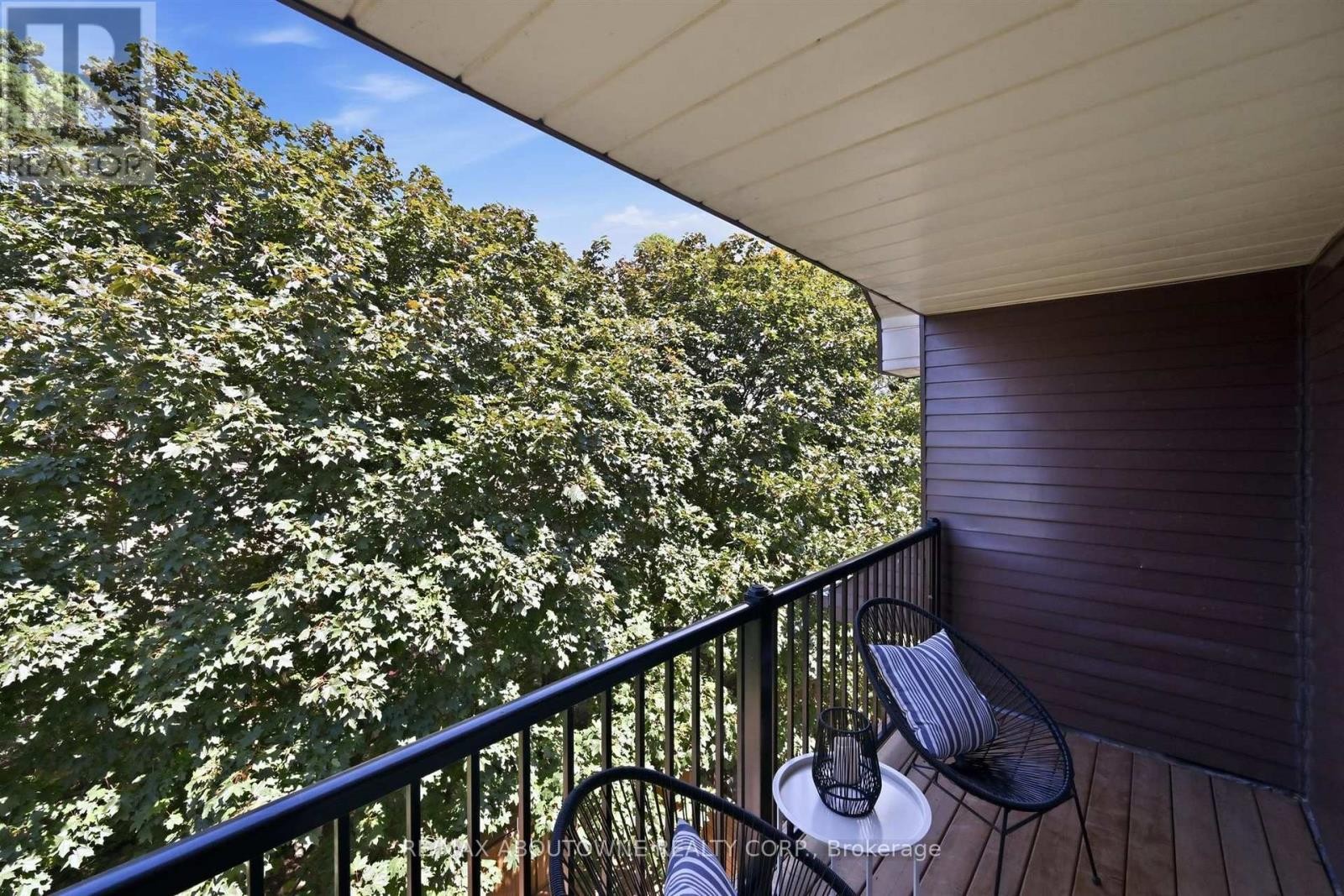 












25 SOUTHWIND TERRACE

,
Oakville (BR Bronte),




Ontario
L6L6K6

