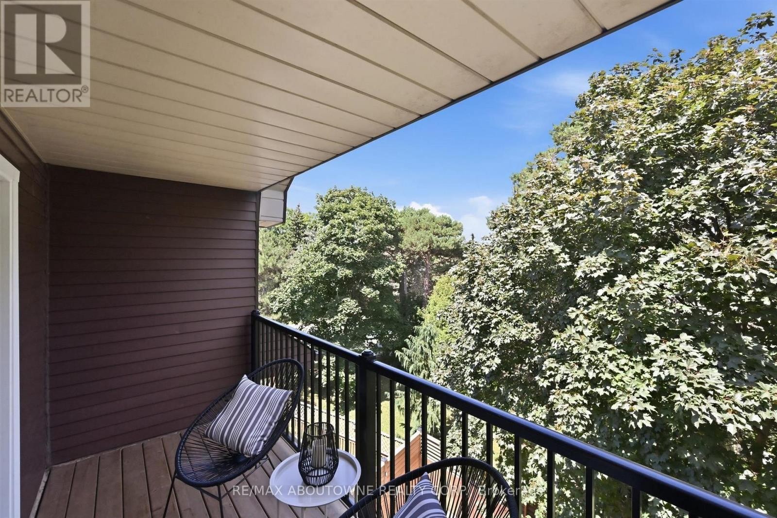 












25 SOUTHWIND TERRACE

,
Oakville (BR Bronte),




Ontario
L6L6K6

