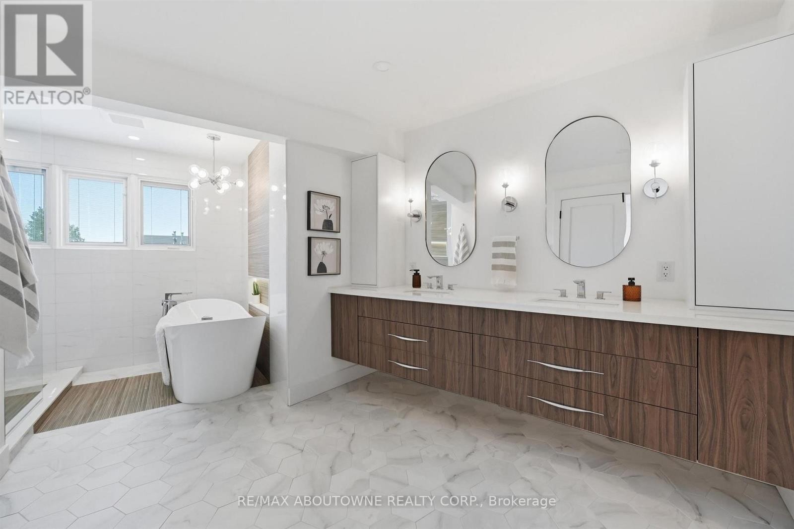 












25 SOUTHWIND TERRACE

,
Oakville (BR Bronte),




Ontario
L6L6K6

