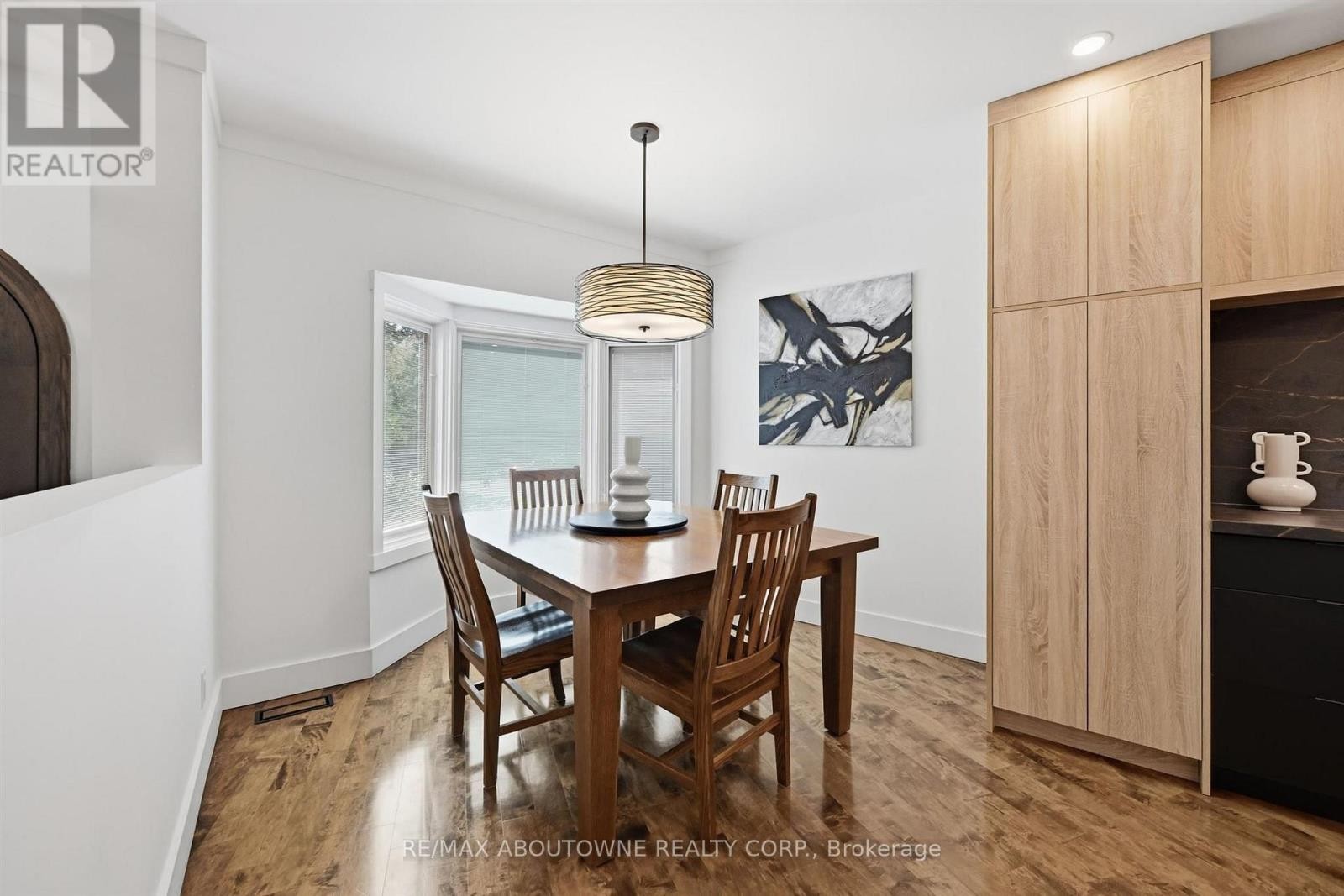 












25 SOUTHWIND TERRACE

,
Oakville (BR Bronte),




Ontario
L6L6K6

