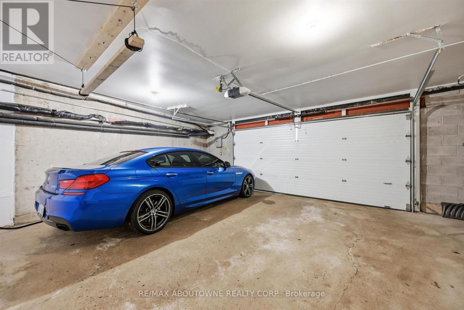 












25 SOUTHWIND TERRACE

,
Oakville (BR Bronte),




Ontario
L6L6K6

