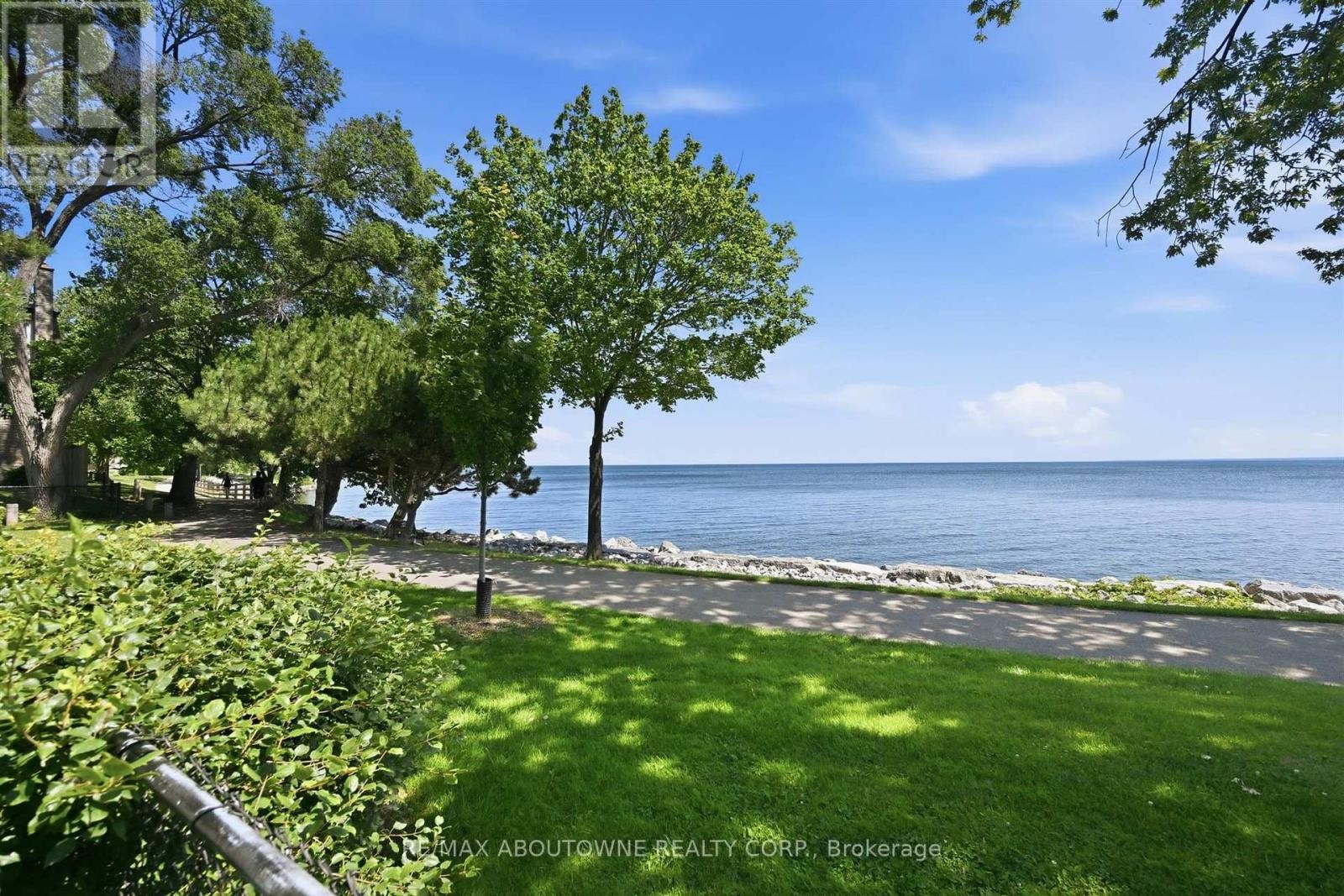 












25 SOUTHWIND TERRACE

,
Oakville (BR Bronte),




Ontario
L6L6K6

