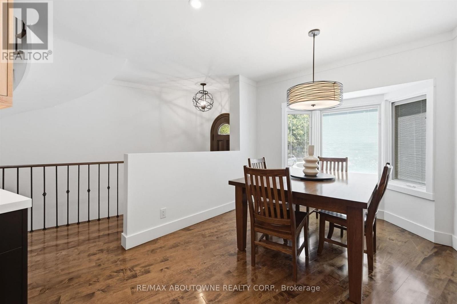 












25 SOUTHWIND TERRACE

,
Oakville (BR Bronte),




Ontario
L6L6K6

