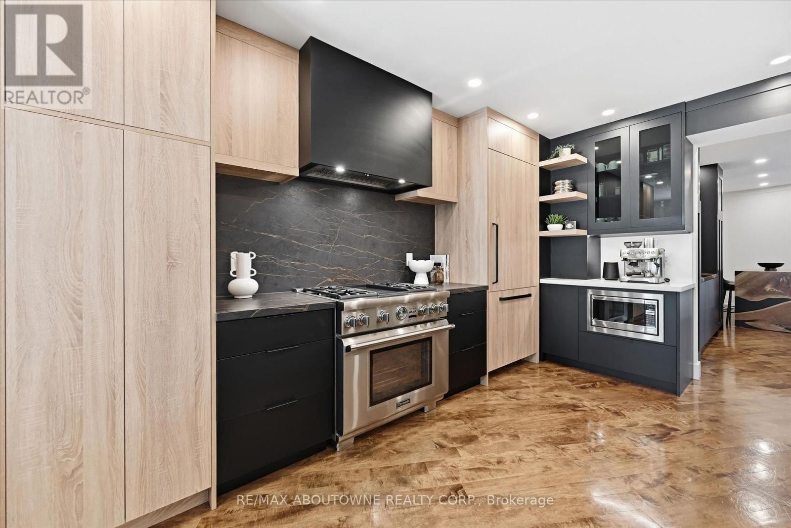 












25 SOUTHWIND TERRACE

,
Oakville (BR Bronte),




Ontario
L6L6K6

