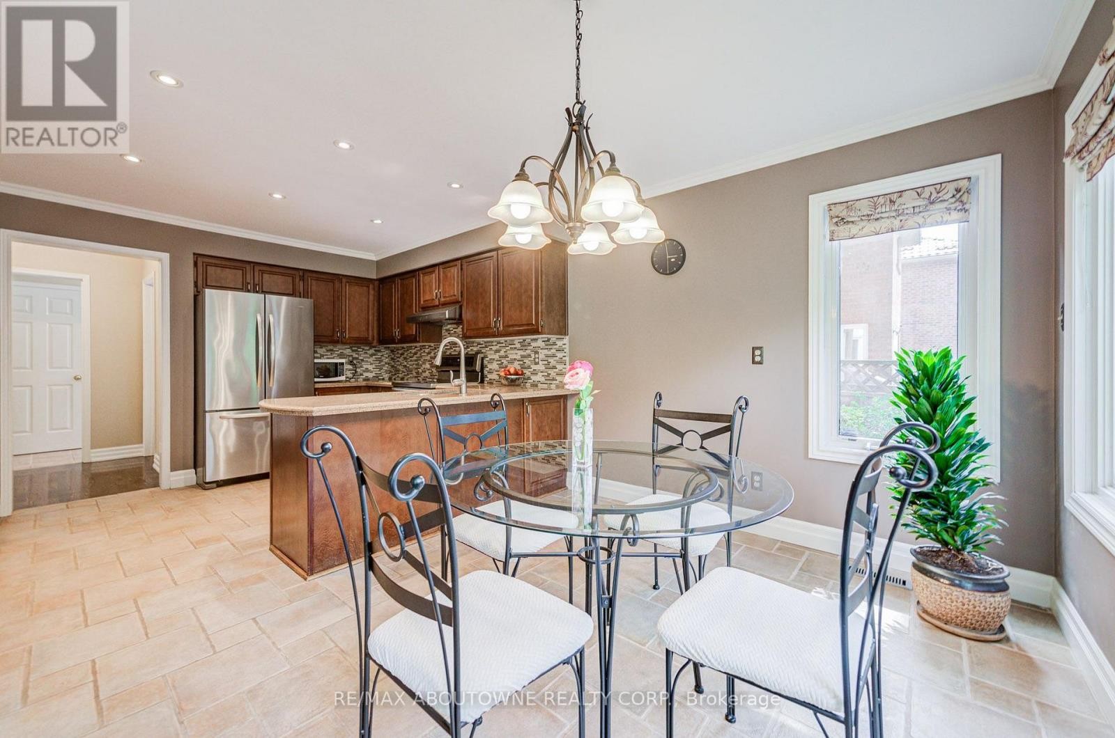 












1511 STONEYBROOK TRAIL

,
Oakville (GA Glen Abbey),




Ontario
L6M2R4

