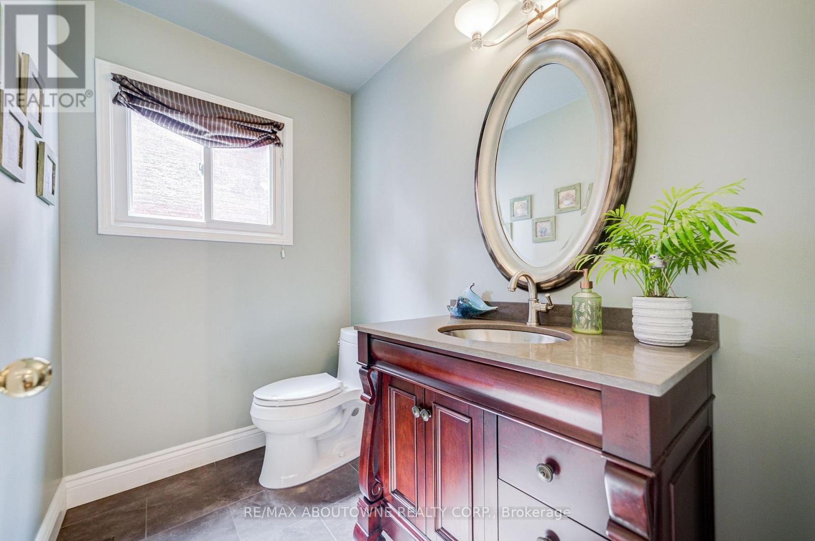 












1511 STONEYBROOK TRAIL

,
Oakville (GA Glen Abbey),




Ontario
L6M2R4

