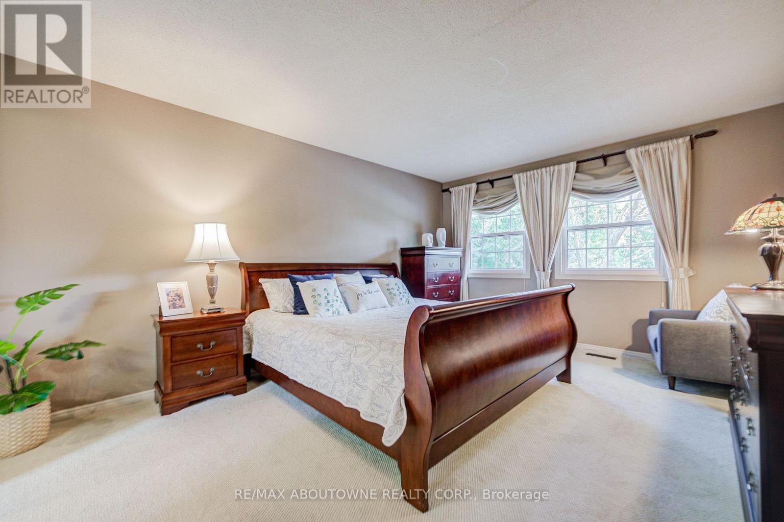 












1511 STONEYBROOK TRAIL

,
Oakville (GA Glen Abbey),




Ontario
L6M2R4

