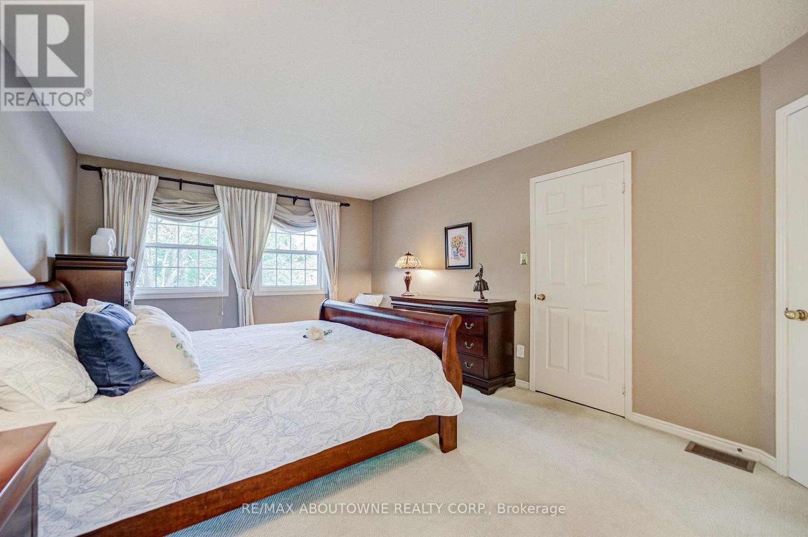 












1511 STONEYBROOK TRAIL

,
Oakville (GA Glen Abbey),




Ontario
L6M2R4

