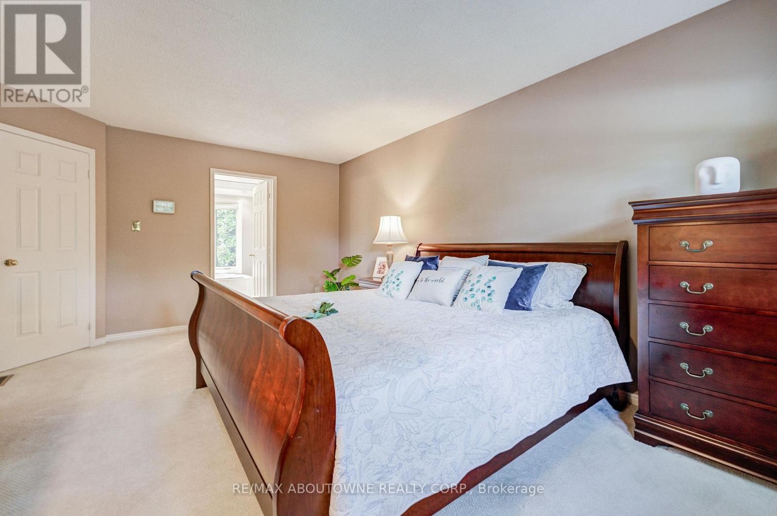 












1511 STONEYBROOK TRAIL

,
Oakville (GA Glen Abbey),




Ontario
L6M2R4

