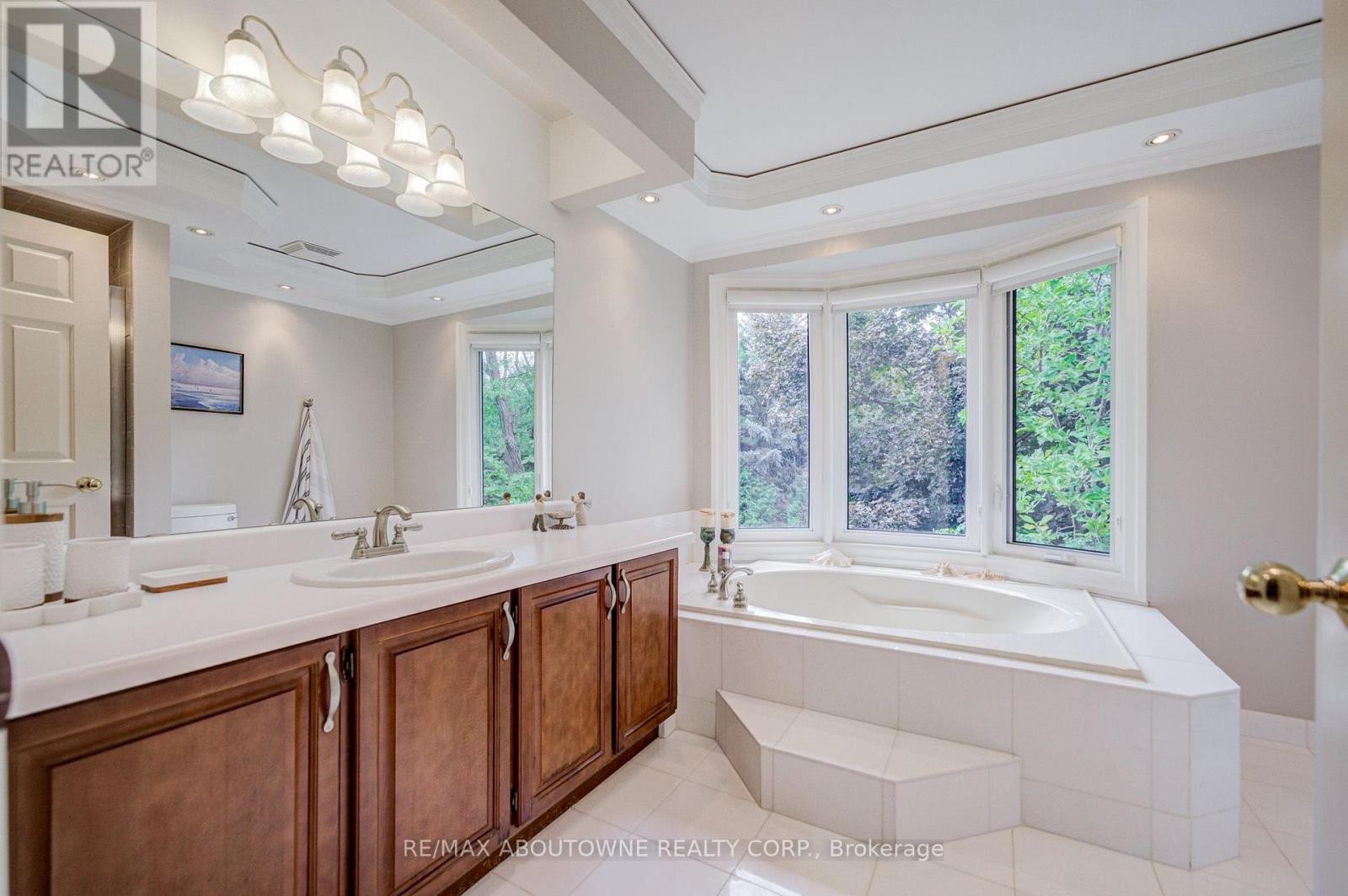 












1511 STONEYBROOK TRAIL

,
Oakville (GA Glen Abbey),




Ontario
L6M2R4

