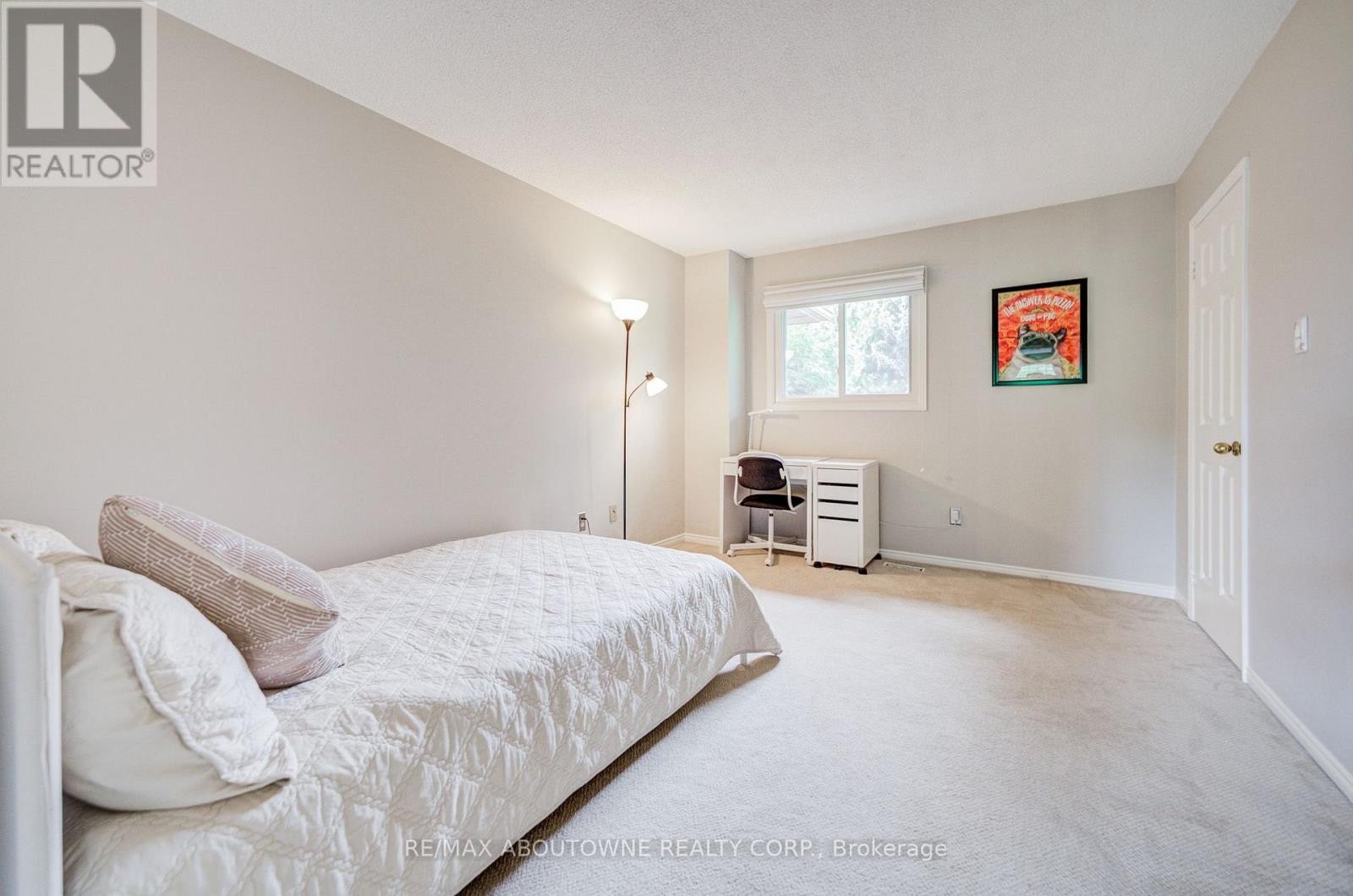 












1511 STONEYBROOK TRAIL

,
Oakville (GA Glen Abbey),




Ontario
L6M2R4

