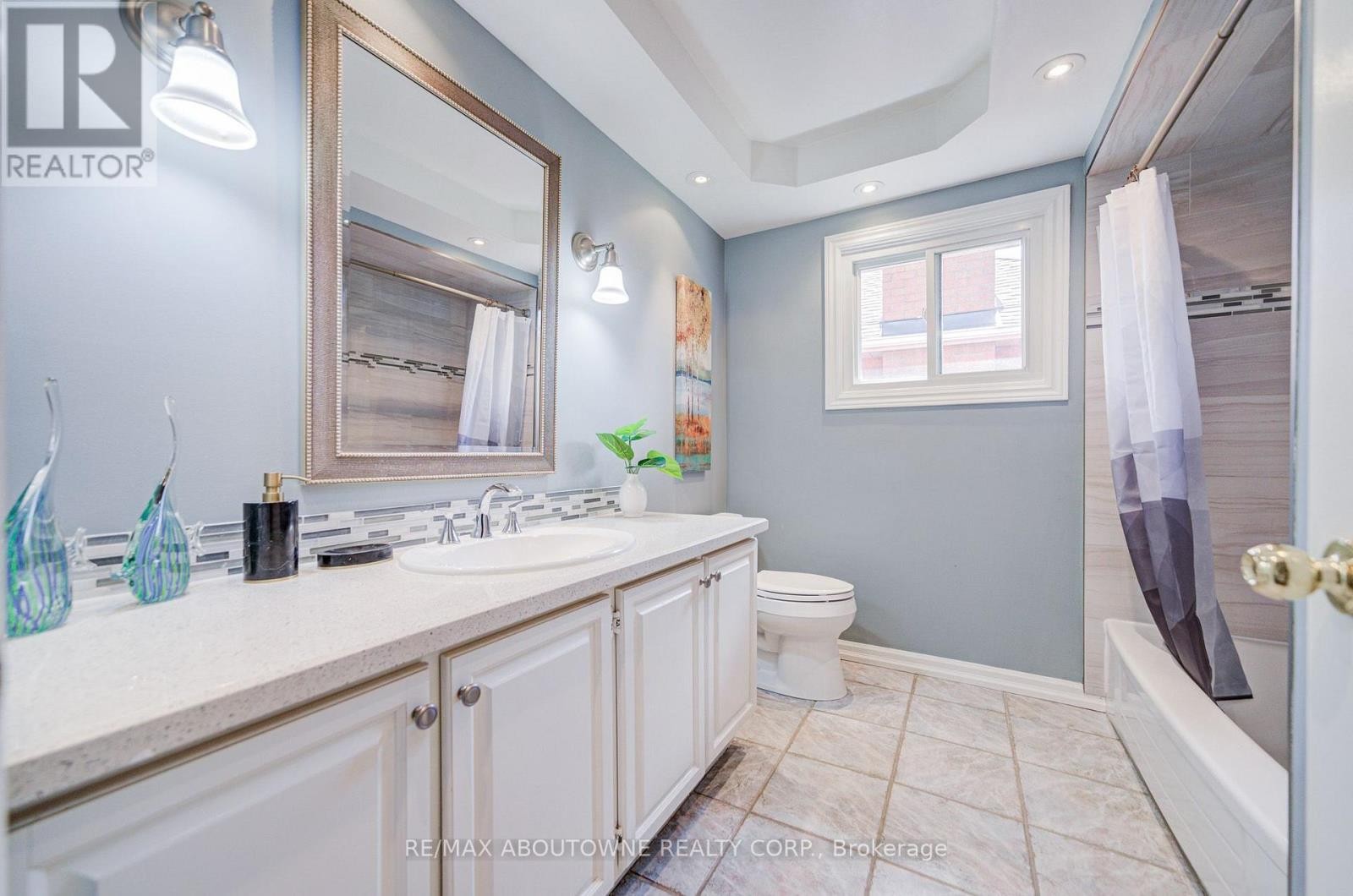 












1511 STONEYBROOK TRAIL

,
Oakville (GA Glen Abbey),




Ontario
L6M2R4

