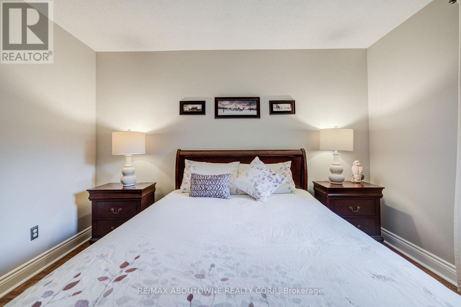












1511 STONEYBROOK TRAIL

,
Oakville (GA Glen Abbey),




Ontario
L6M2R4

