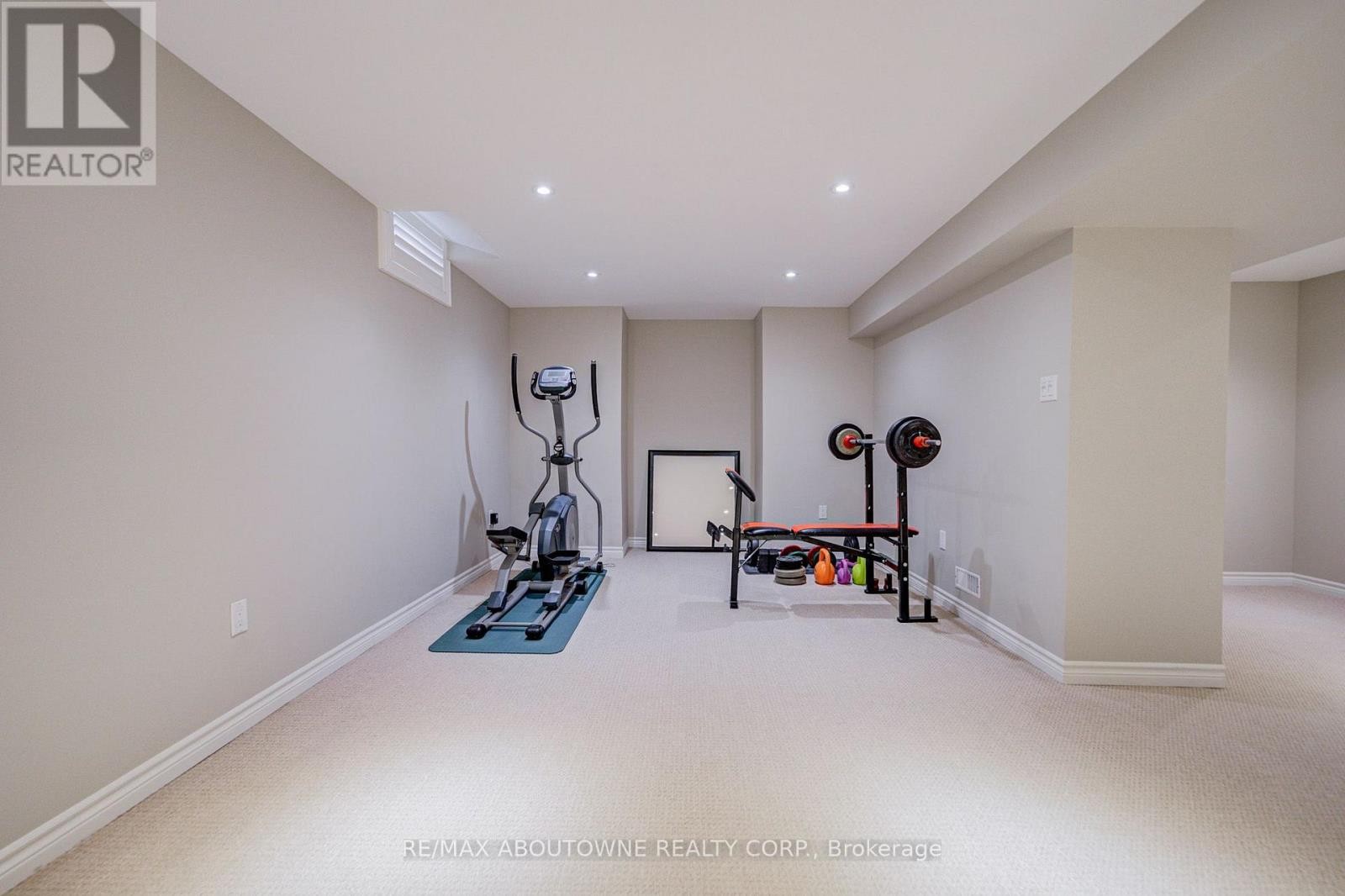 












1511 STONEYBROOK TRAIL

,
Oakville (GA Glen Abbey),




Ontario
L6M2R4

