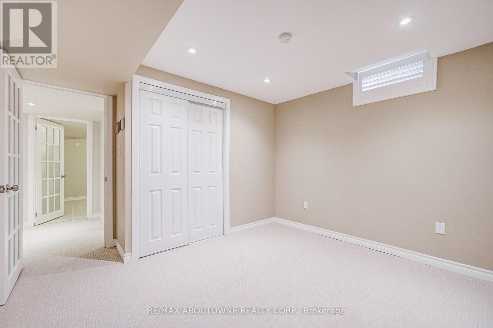 












1511 STONEYBROOK TRAIL

,
Oakville (GA Glen Abbey),




Ontario
L6M2R4

