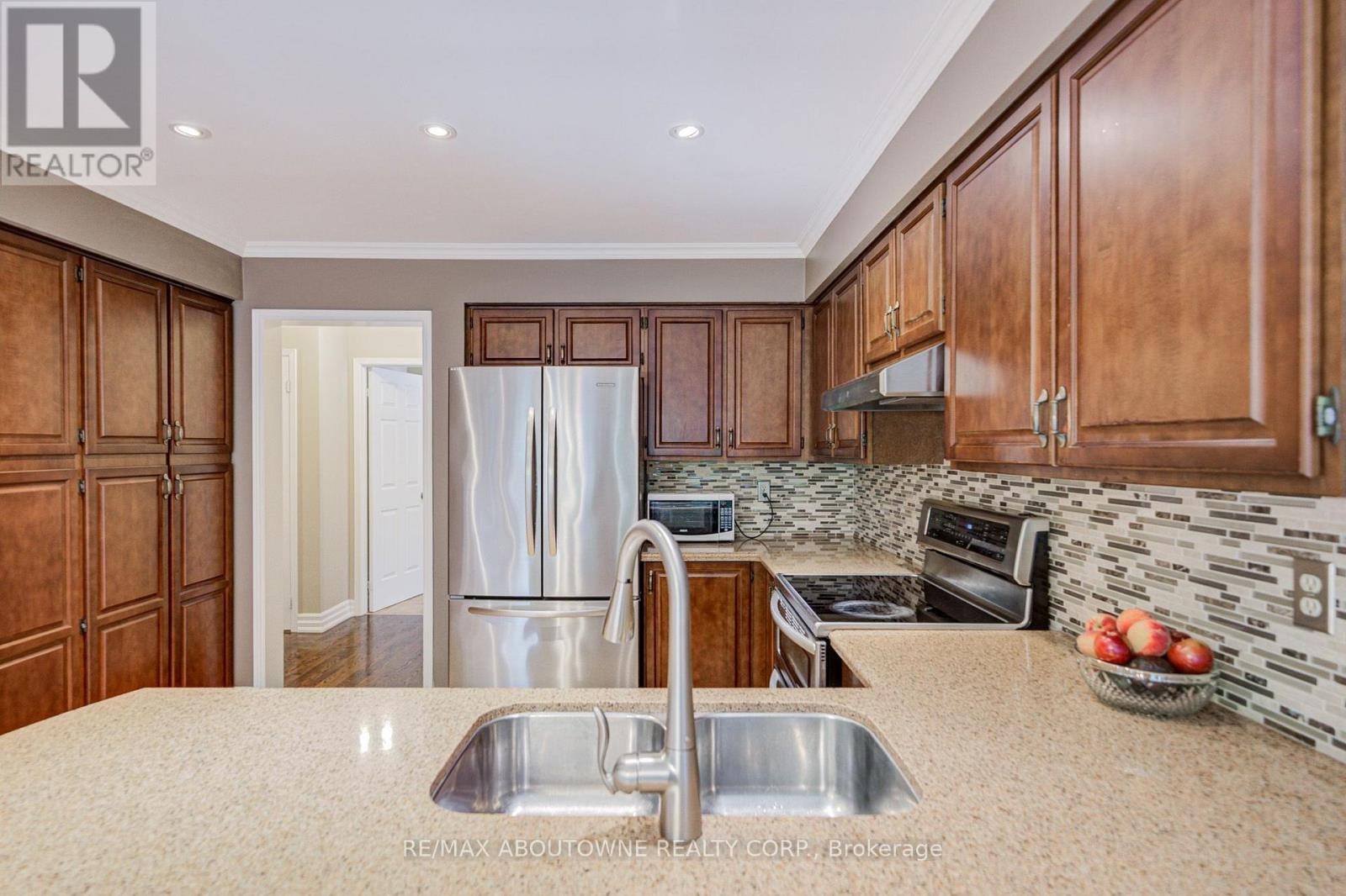 












1511 STONEYBROOK TRAIL

,
Oakville (GA Glen Abbey),




Ontario
L6M2R4

