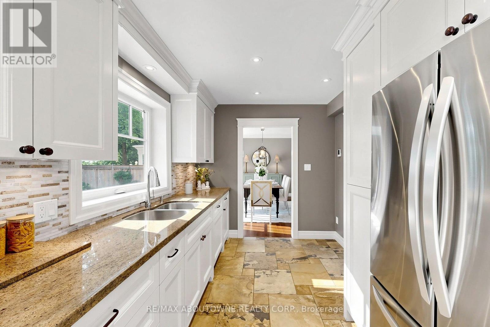 












1304 DEVON ROAD

,
Oakville (MO Morrison),




Ontario
L6J2L8

