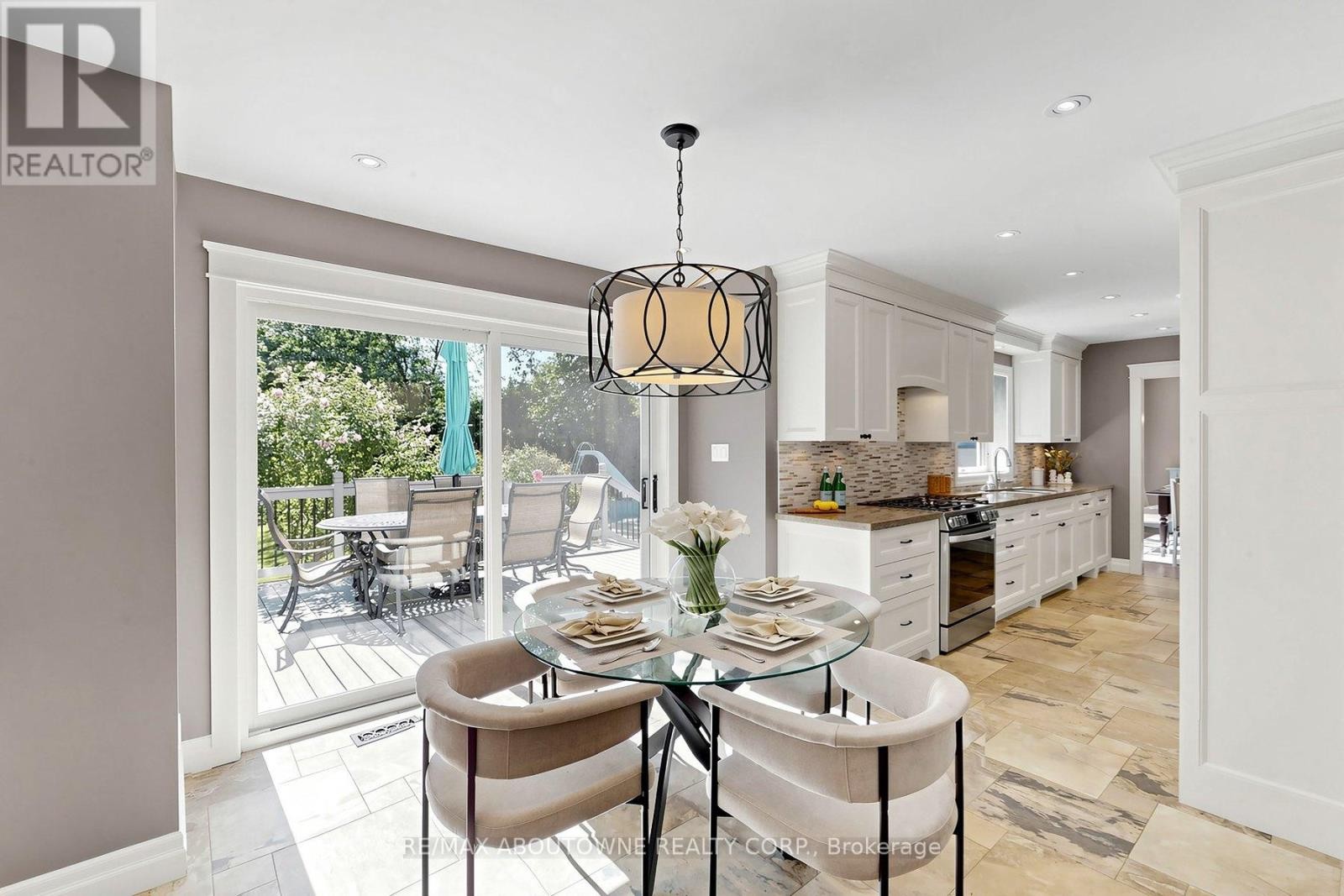 












1304 DEVON ROAD

,
Oakville (MO Morrison),




Ontario
L6J2L8

