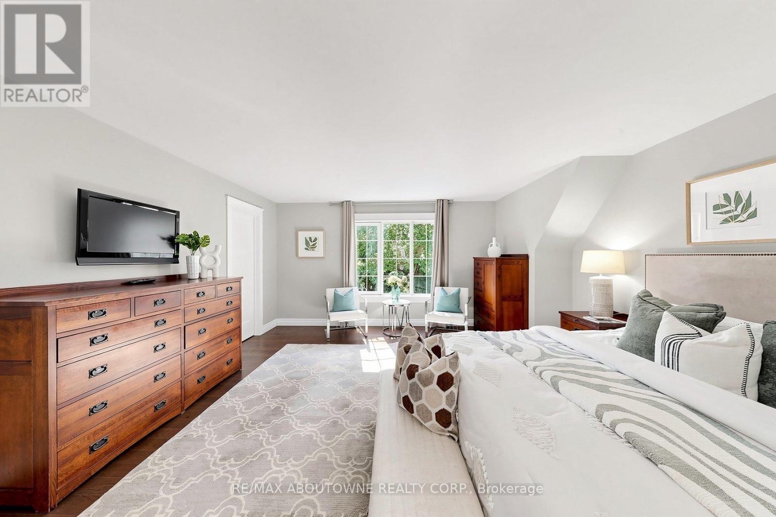 












1304 DEVON ROAD

,
Oakville (MO Morrison),




Ontario
L6J2L8

