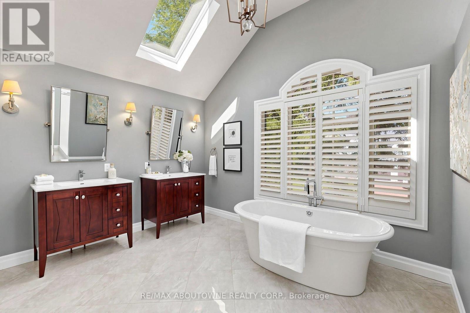 












1304 DEVON ROAD

,
Oakville (MO Morrison),




Ontario
L6J2L8

