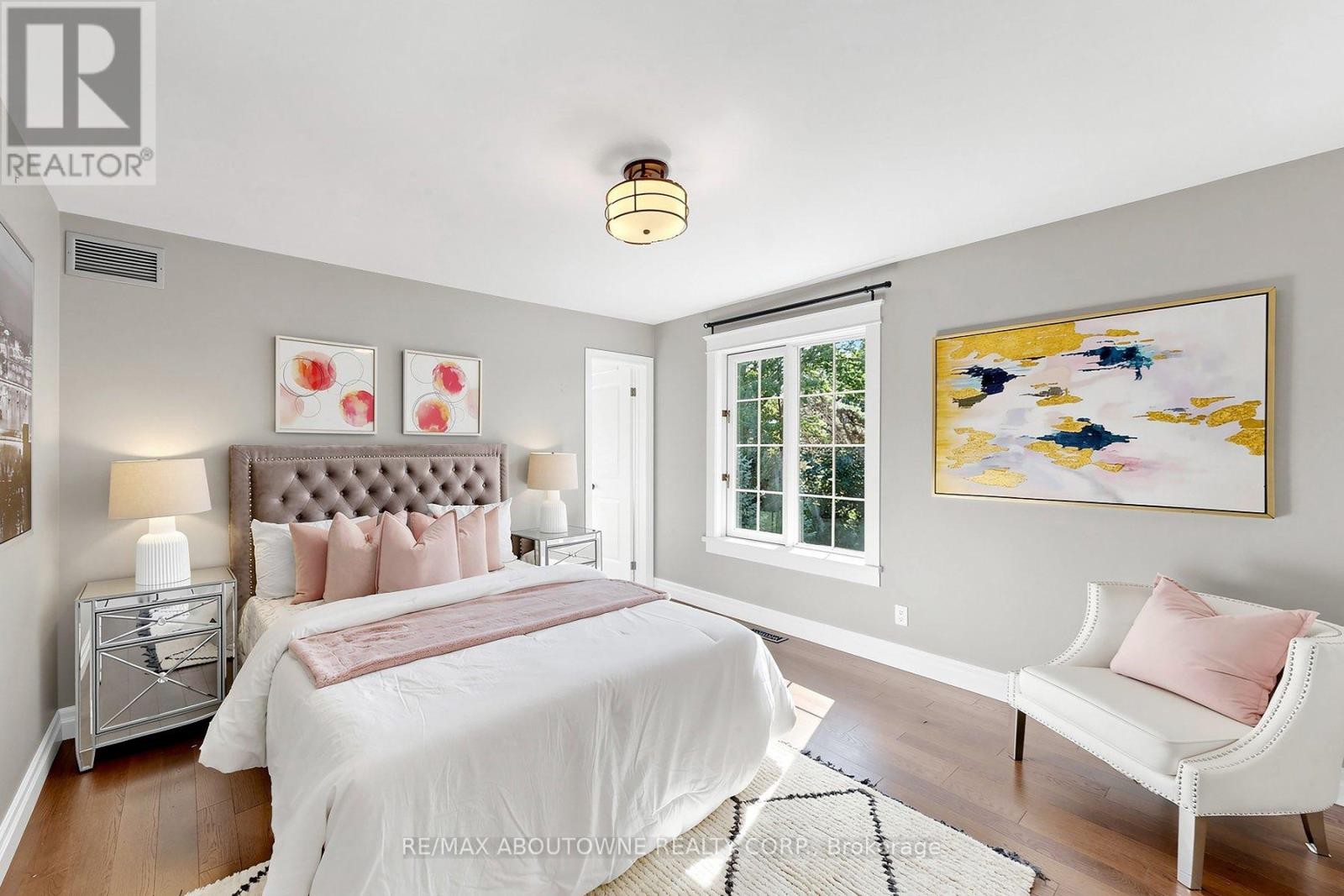 












1304 DEVON ROAD

,
Oakville (MO Morrison),




Ontario
L6J2L8

