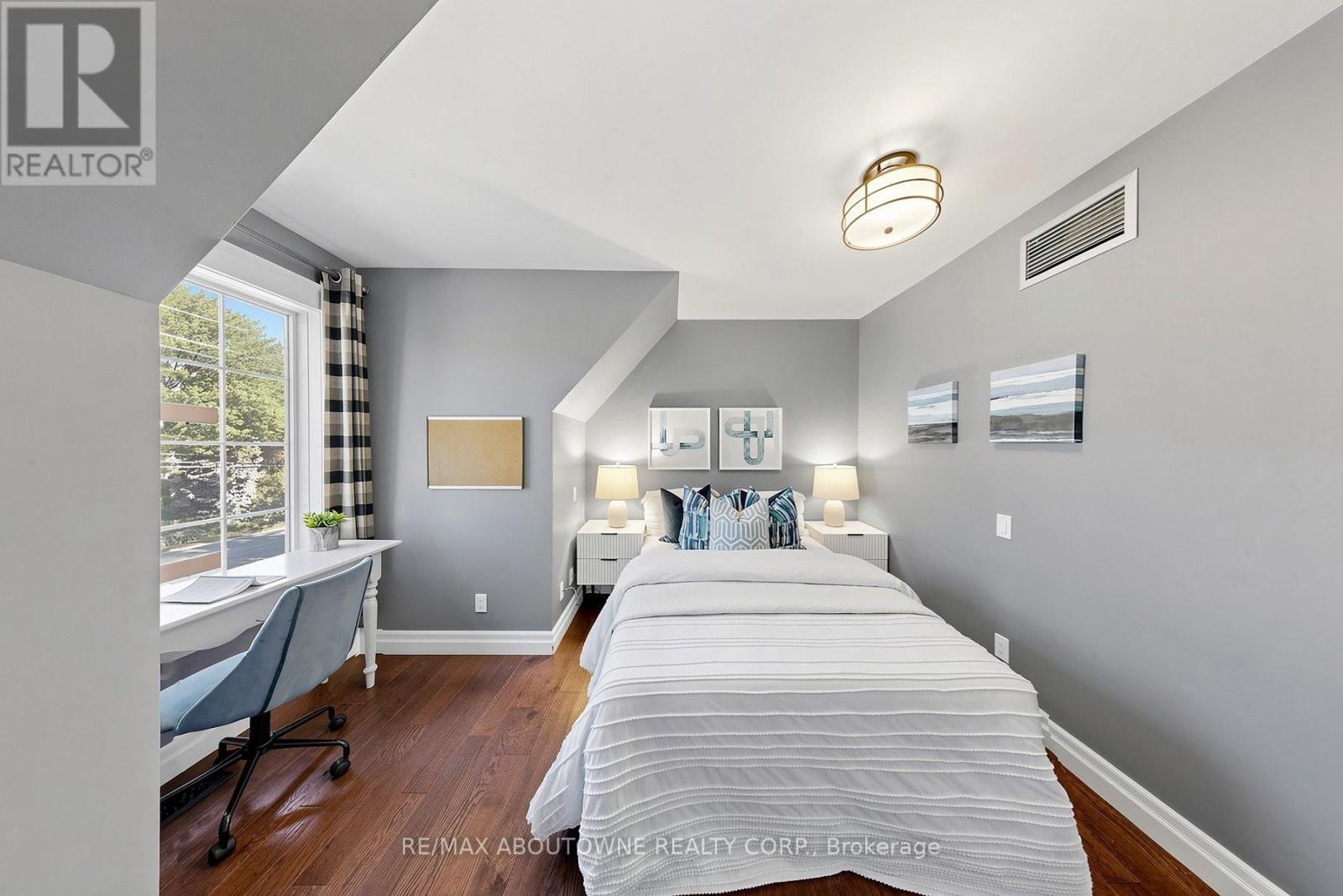 












1304 DEVON ROAD

,
Oakville (MO Morrison),




Ontario
L6J2L8

