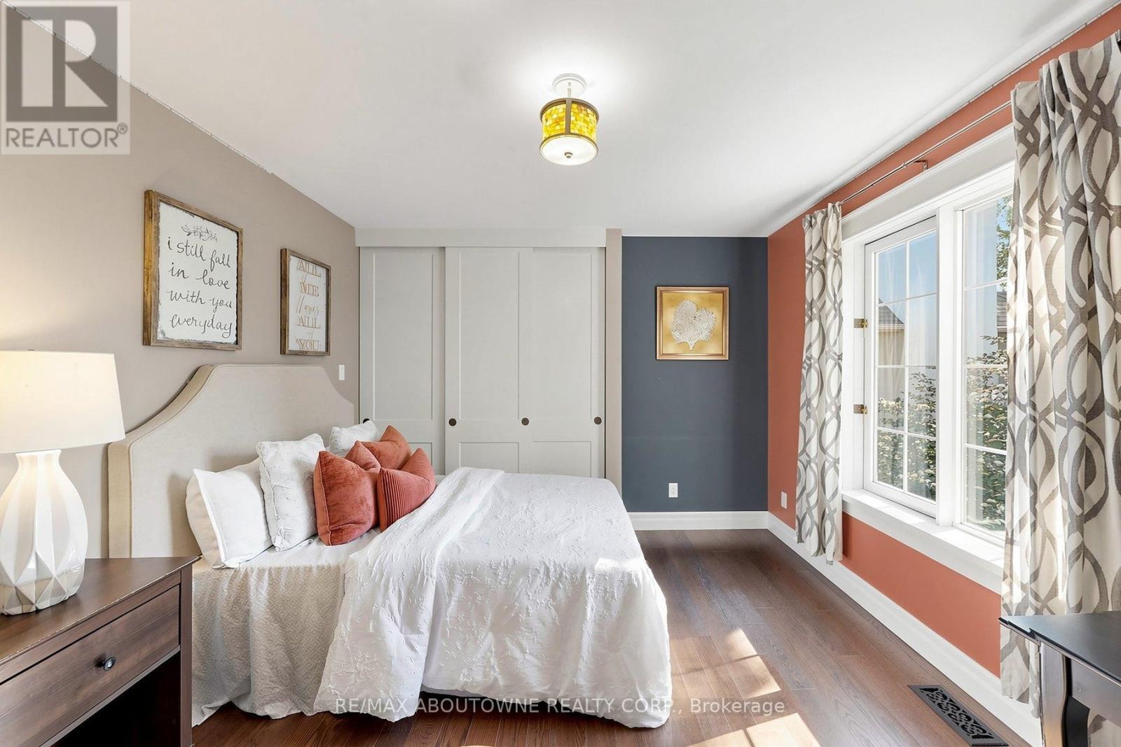 












1304 DEVON ROAD

,
Oakville (MO Morrison),




Ontario
L6J2L8

