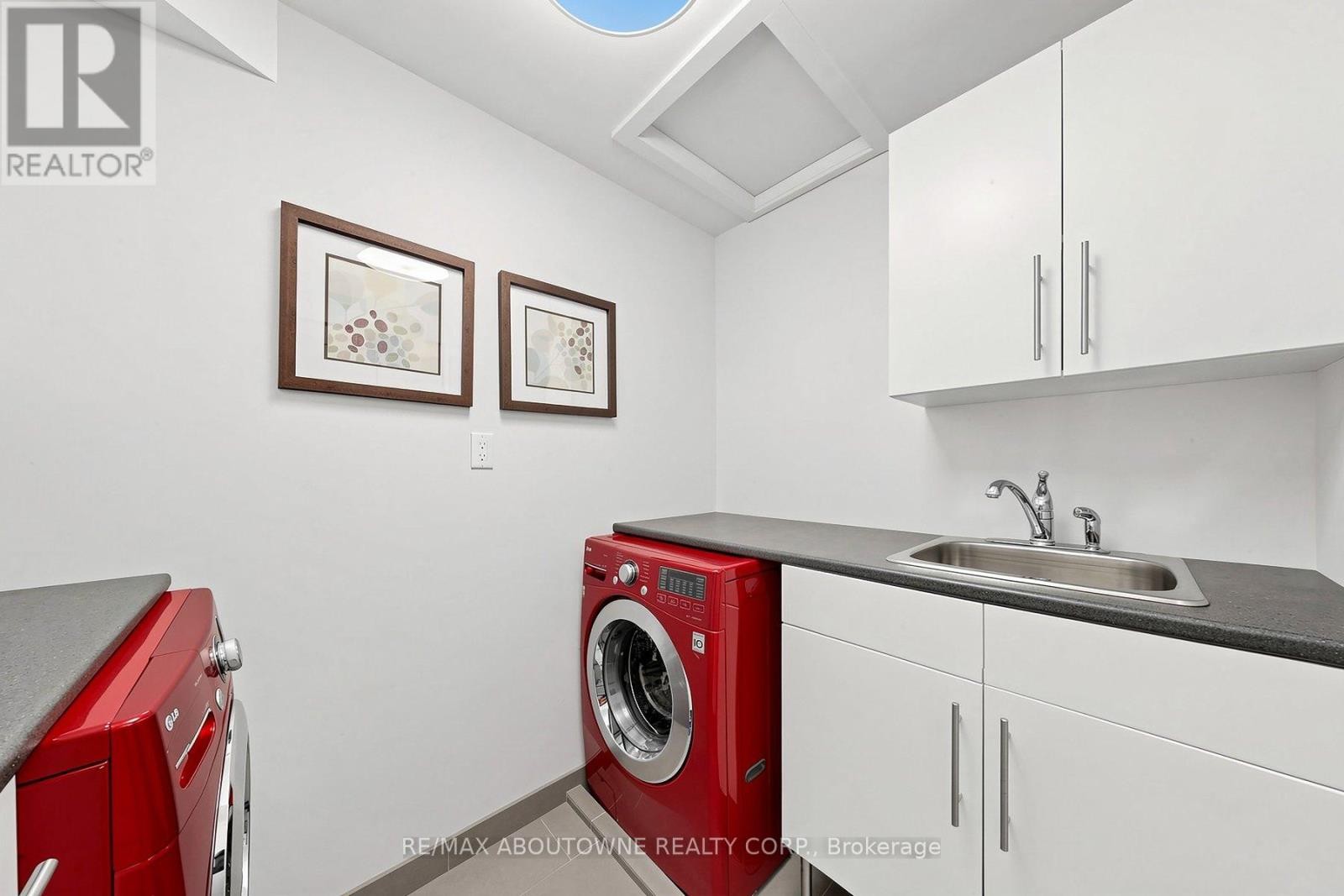 












1304 DEVON ROAD

,
Oakville (MO Morrison),




Ontario
L6J2L8

