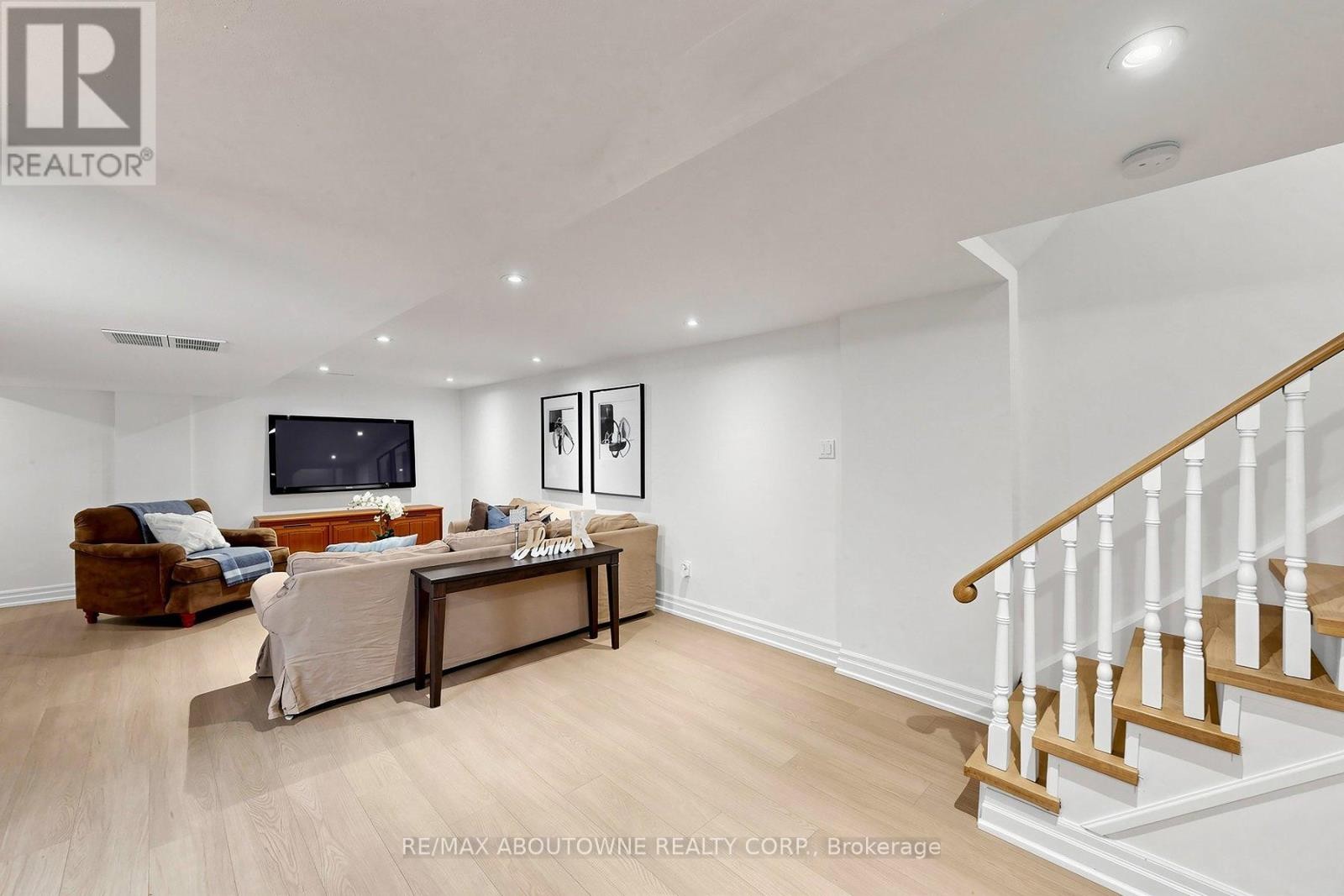 












1304 DEVON ROAD

,
Oakville (MO Morrison),




Ontario
L6J2L8


