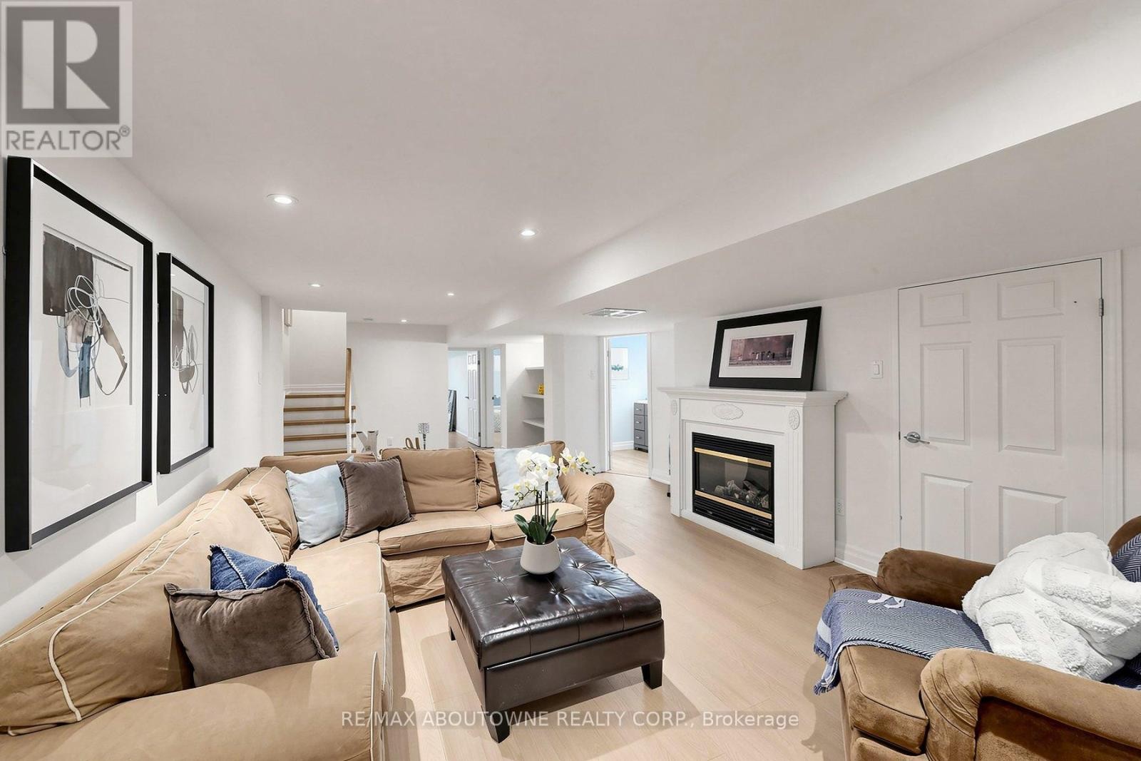 












1304 DEVON ROAD

,
Oakville (MO Morrison),




Ontario
L6J2L8

