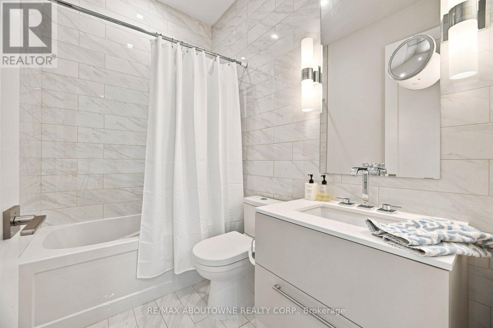 












106 - 1441 ELGIN STREET

,
Burlington (Brant),




Ontario
L7S1E6


