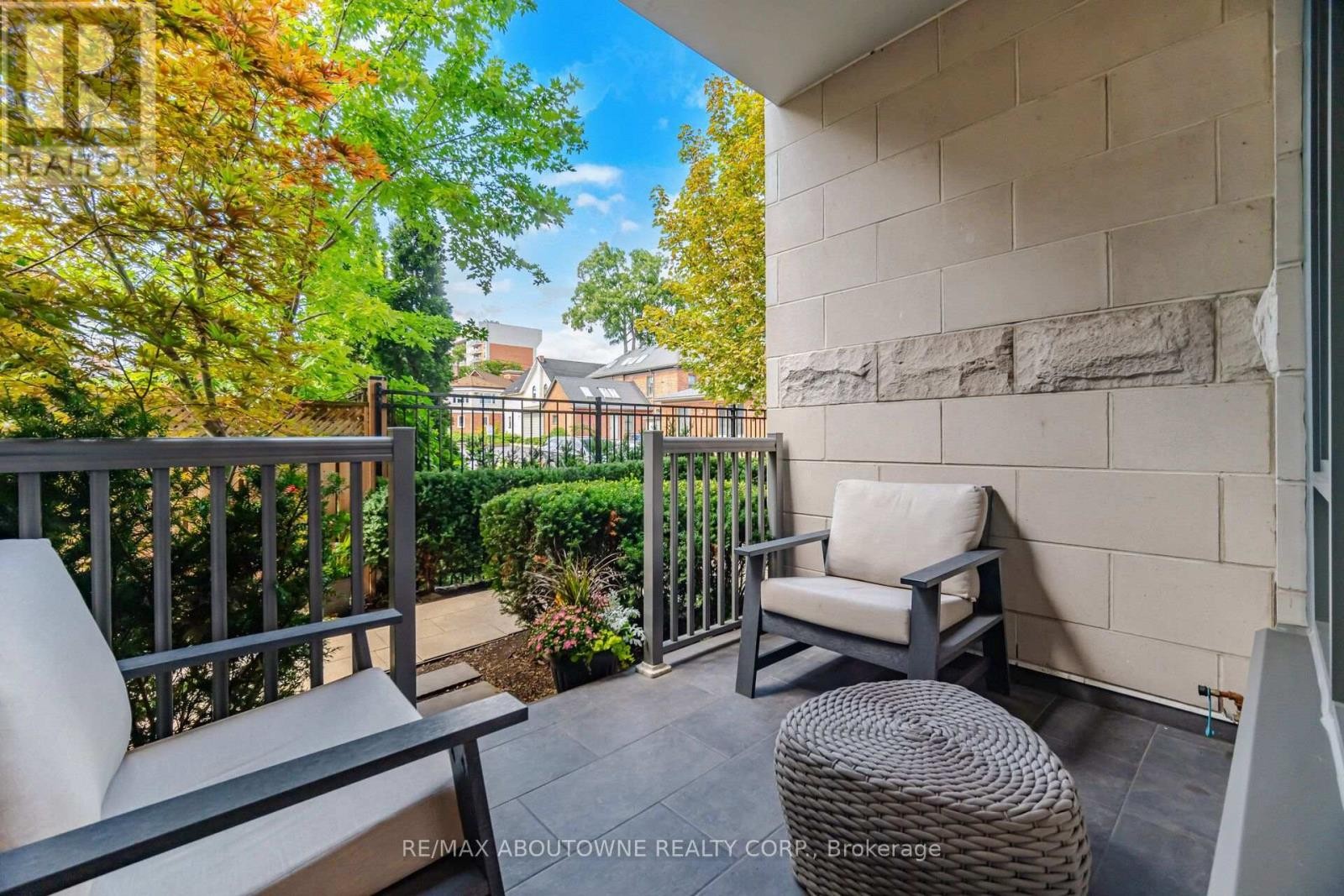 












106 - 1441 ELGIN STREET

,
Burlington (Brant),




Ontario
L7S1E6

