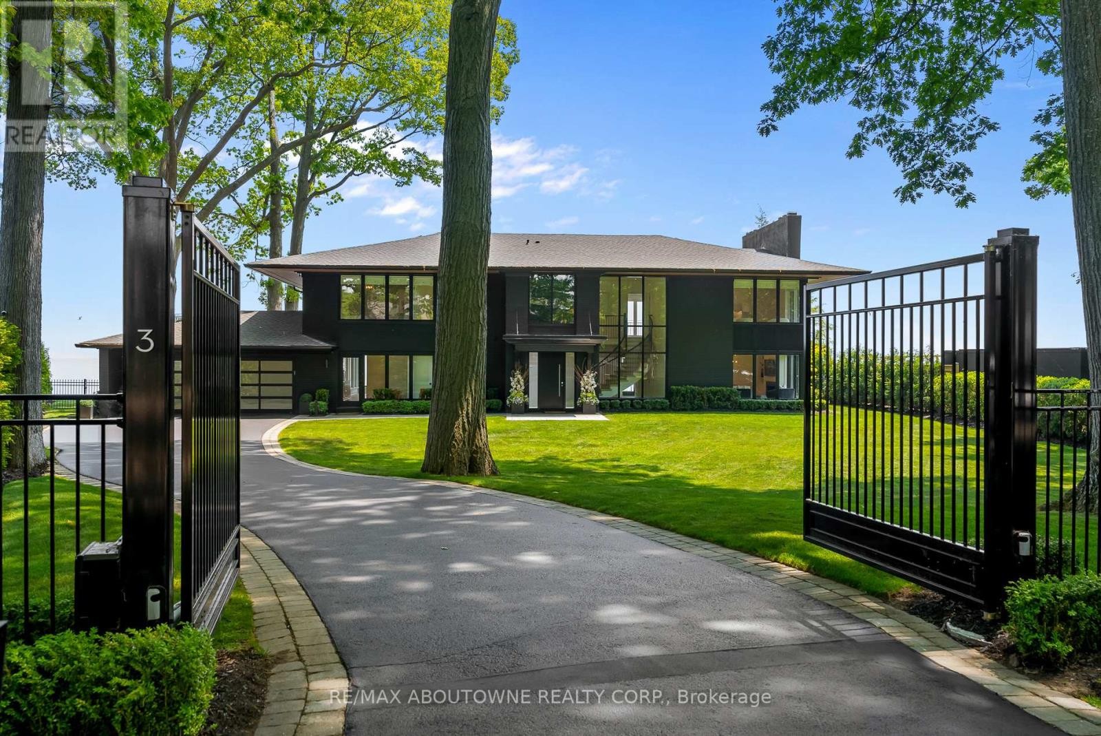 












3 ENNISCLARE DRIVE E

,
Oakville (MO Morrison),




Ontario
L6J4N3

