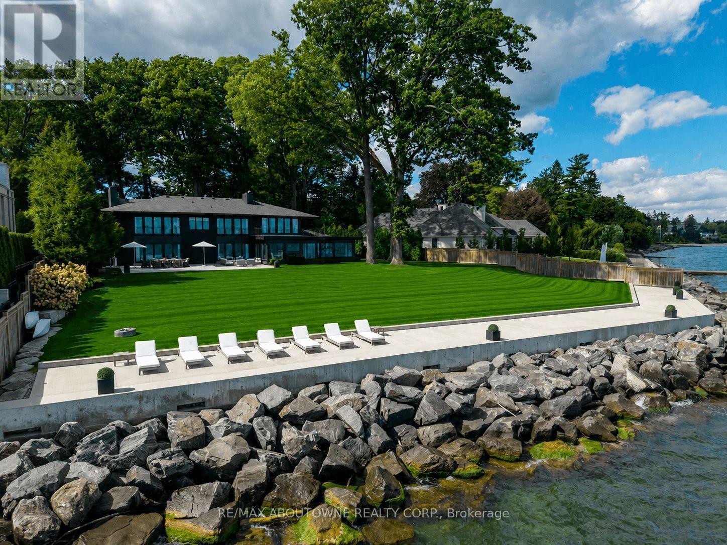 












3 ENNISCLARE DRIVE E

,
Oakville (MO Morrison),




Ontario
L6J4N3

