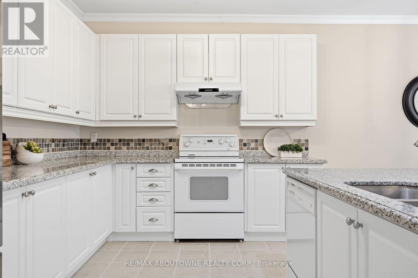 












2381 GRAND OAK TRAIL

,
Oakville (WM Westmount),




Ontario
L6M4V4

