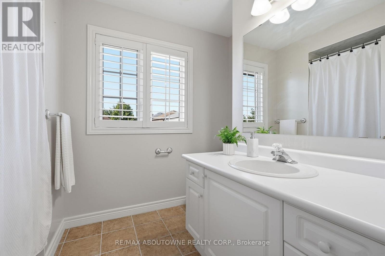 












2381 GRAND OAK TRAIL

,
Oakville (WM Westmount),




Ontario
L6M4V4

