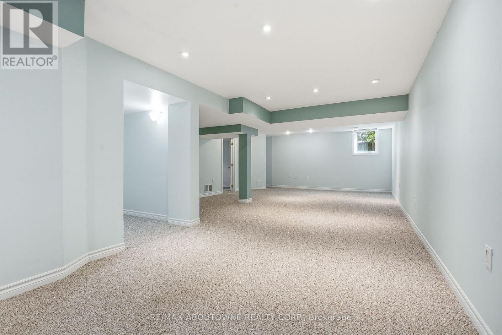 












2381 GRAND OAK TRAIL

,
Oakville (WM Westmount),




Ontario
L6M4V4

