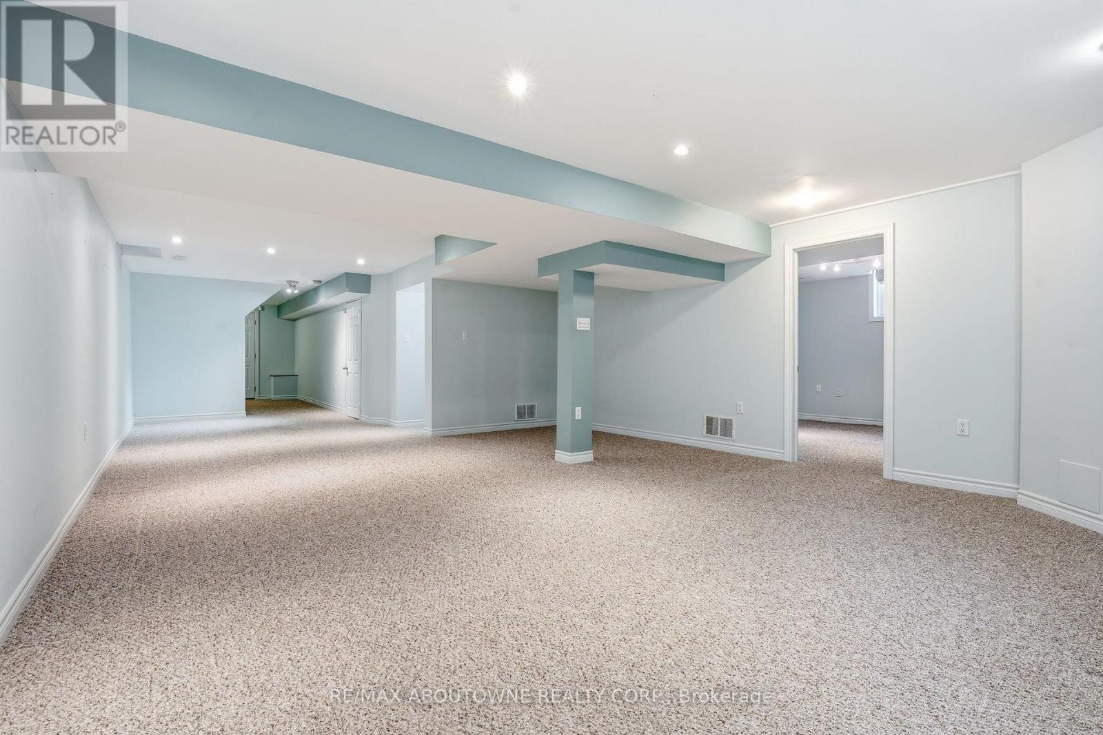 












2381 GRAND OAK TRAIL

,
Oakville (WM Westmount),




Ontario
L6M4V4

