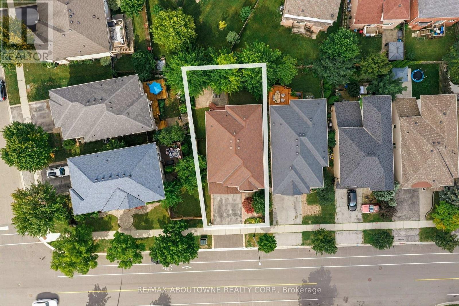 












2381 GRAND OAK TRAIL

,
Oakville (WM Westmount),




Ontario
L6M4V4


