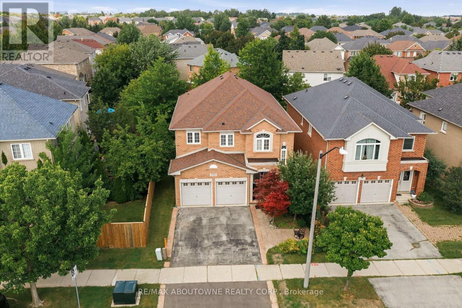 












2381 GRAND OAK TRAIL

,
Oakville (WM Westmount),




Ontario
L6M4V4

