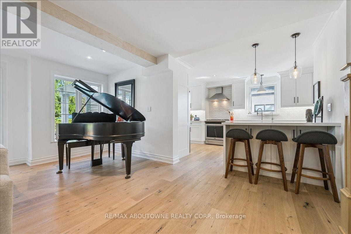 












489 REBECCA STREET

,
Oakville (WO West),




Ontario
L6K1K8

