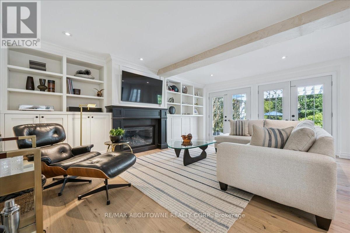 












489 REBECCA STREET

,
Oakville (WO West),




Ontario
L6K1K8

