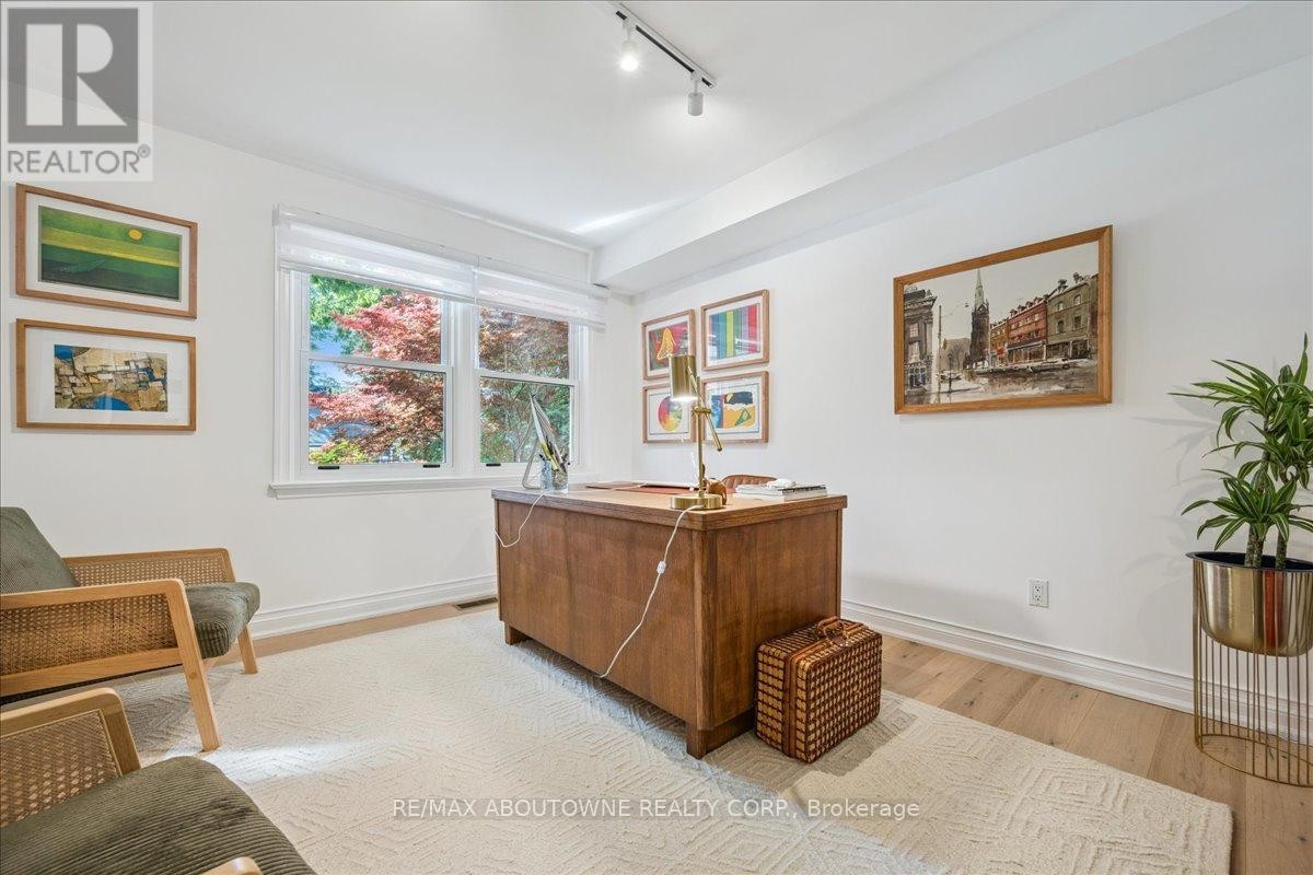 












489 REBECCA STREET

,
Oakville (WO West),




Ontario
L6K1K8


