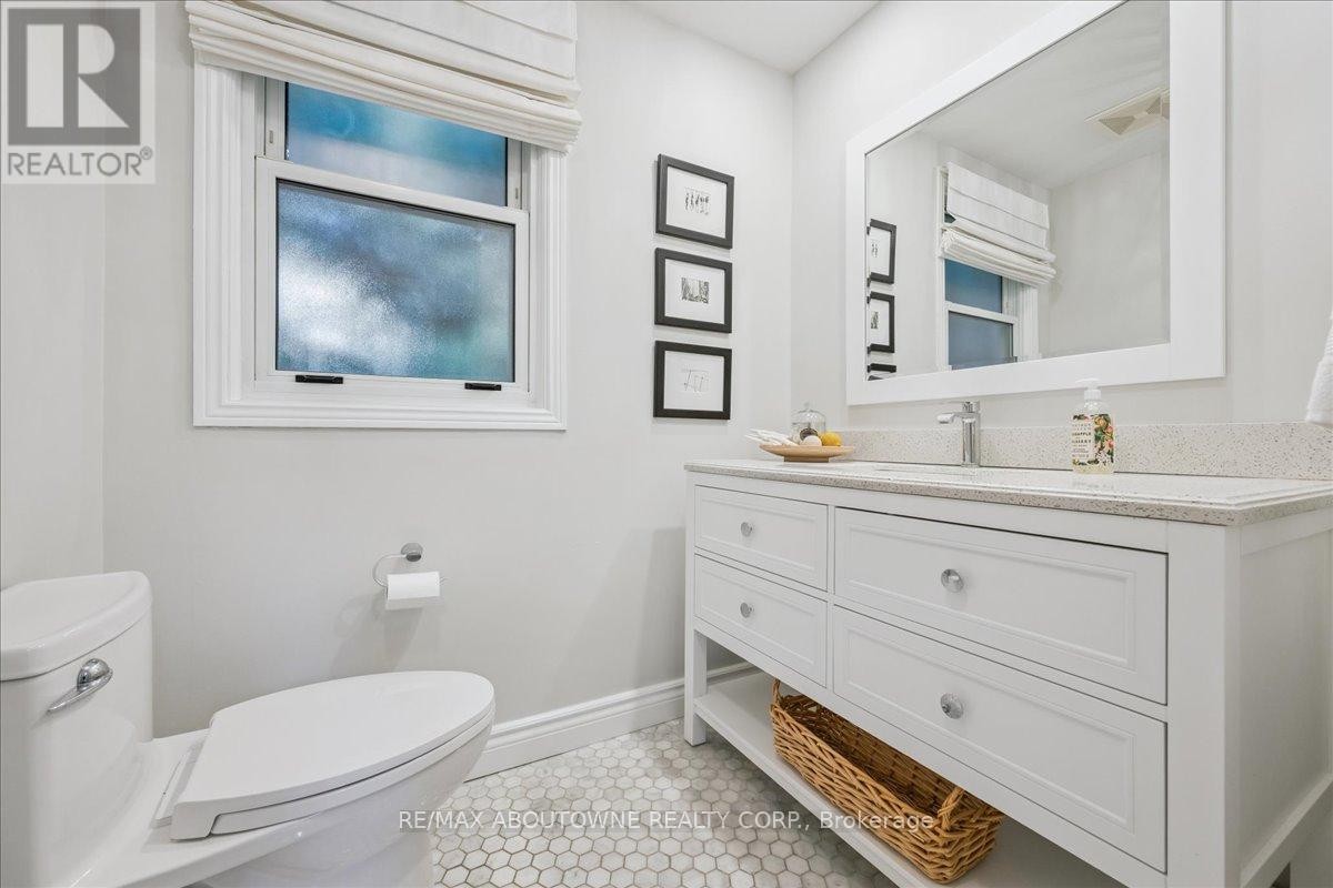 












489 REBECCA STREET

,
Oakville (WO West),




Ontario
L6K1K8

