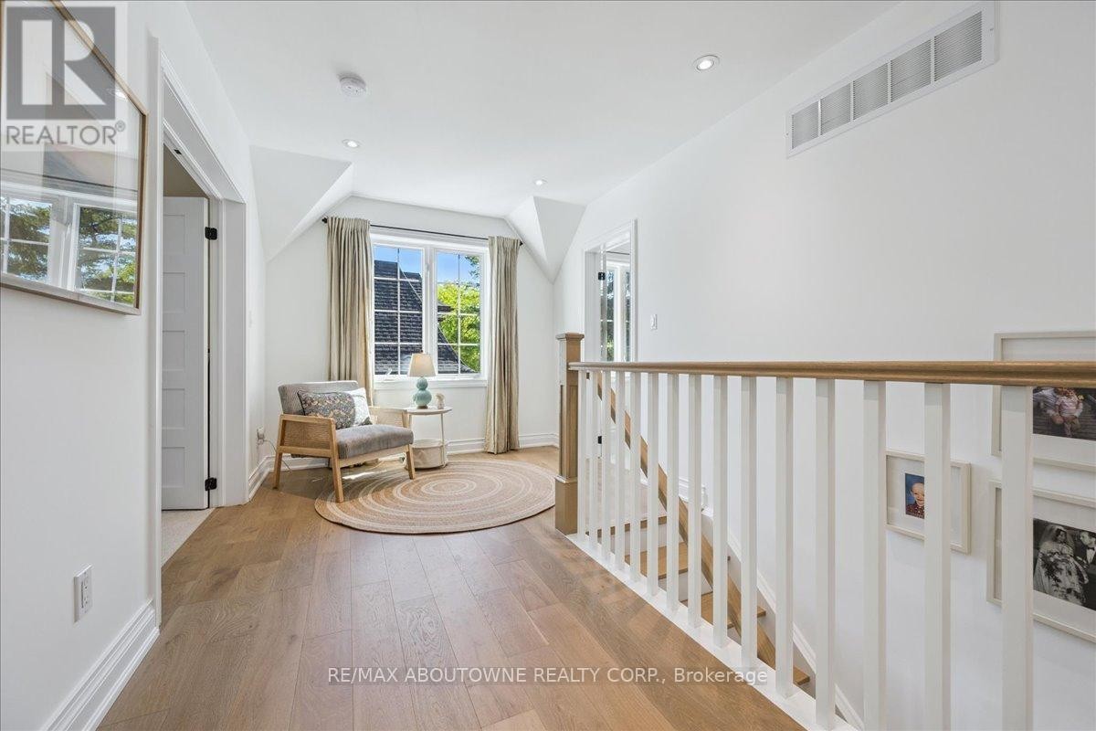 












489 REBECCA STREET

,
Oakville (WO West),




Ontario
L6K1K8

