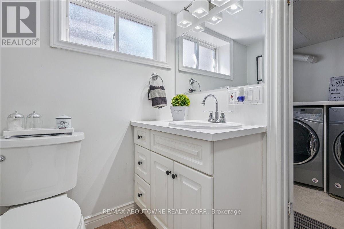 












489 REBECCA STREET

,
Oakville (WO West),




Ontario
L6K1K8

